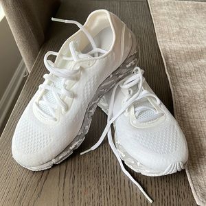 IGUC- Under Armour HOVR Sonic 5